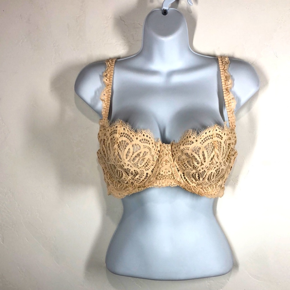 Victoria’s Secret nude Dream Angels push-up lace bra size 36D